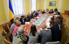 Зеленський на зустрічі з родинами загиблих заявив, що Небесна сотня відстояла незалежність України (фото)