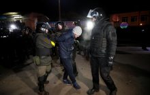В Новых Санжарах полиция задержала 24 протестующих, им грозит до 8 лет лишения свободы (фото)