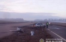 Авто нанизало на отбойник: на Харьковщине разбилась иномарка (фото)