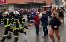 Car plows into carnival crowd in German town (Photo)