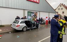 Полиция назвала умышленным наезд авто на участников карнавала в Германии