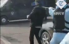 Сачок на голову: спецназ Китая отработал методику задержания больных коронавирусом (видео)