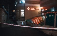 В Киеве вооруженный мужчина в камуфляже и медицинской маске ограбил "Новую почту" (фото, видео)