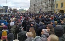 У центрі Москви на ході пам'яті Нємцова люди скандують "Росія без Путіна" та "свободу політв'язням" (фото, відео)
