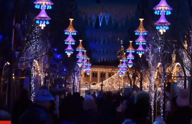 Копенгаген засиял тысячами огней: в столице Дании открылся фестиваль света (видео)