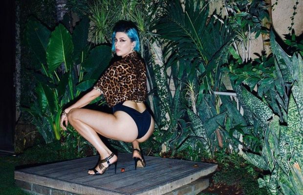 "Виглядає несексуально": MARUV випнула попу в одних трусах і нарвалася на хвилю критики (фото)