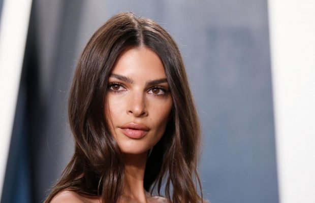 Супермодель Емілі Ратаковскі розкритикували в мережі через занадто відверте вбрання на Оскарі