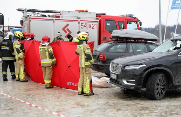 На гірськолижному курорті в Польщі вітер зірвав дах, є загиблі