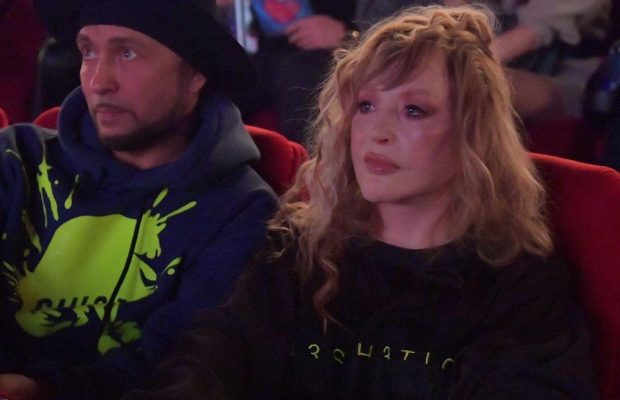 "Новий коханець?": Пугачова прийшла на прем'єру з молодим хлопцем, і це не Галкін (фото)