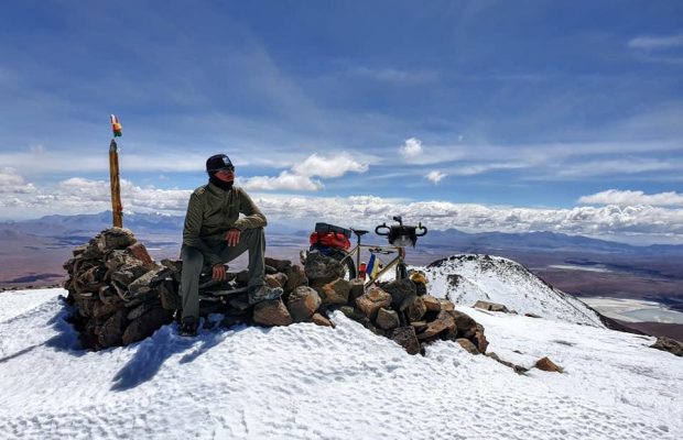 Велопутешественник из Украины поднялся на вулкан в Боливии высотой более 6000 метров (фото)
