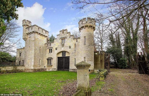 Туристам предлагают остановиться в старинном английском замке всего за 13 фунтов за ночь с человека