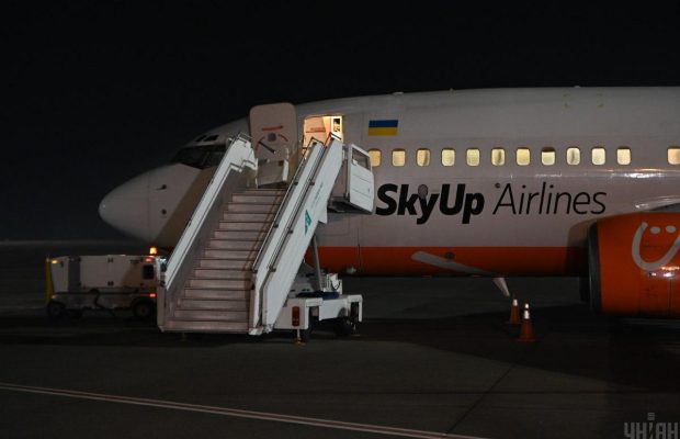 SkyUp має намір знімати пасажирів з рейсу за відмову надіти маску