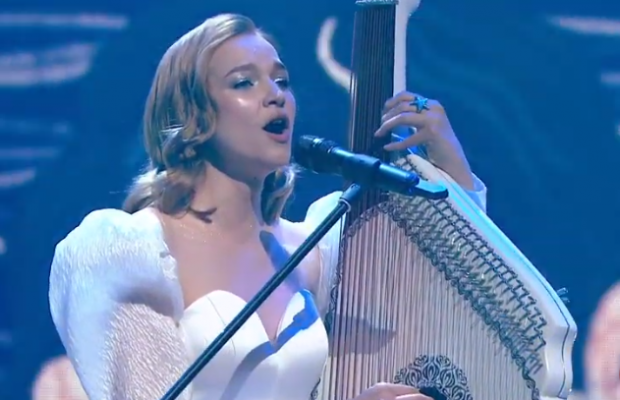 На Євробачення – "з українським інструментом": бандуристка KRUTЬ заплакала на фіналі Нацвідбору (відео)