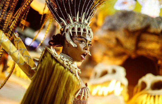 На карнавале в Рио-де-Жанейро выступили шесть лучших школ-победителей (видео)