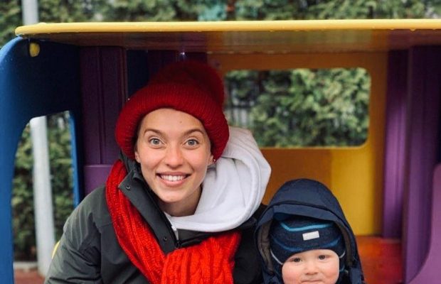 "Як схожі на чоловіка": Регіна Тодоренко сіла в іграшкове авто до сина (фото)