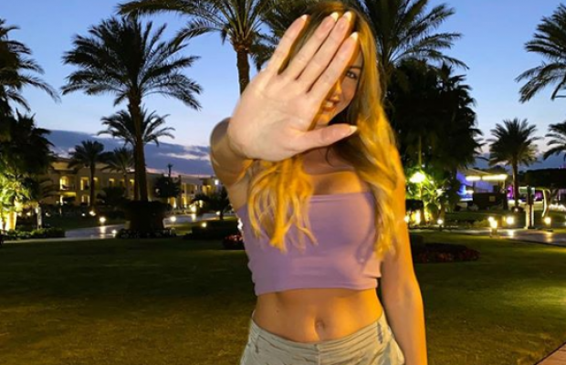 Груди, прес та пальми: Леся Нікітюк показала, як відпочиває в Єгипті (фото)