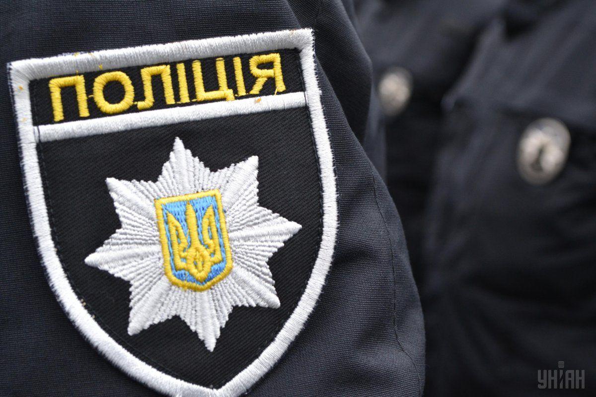 Сейчас нарушитель общается со следователем / фото УНИАН Сейчас нарушитель общается со следователем / фото УНИАН