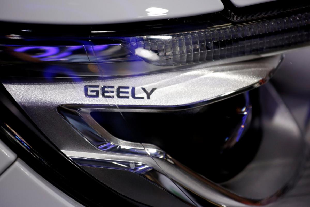 Значок кадиллака и geely