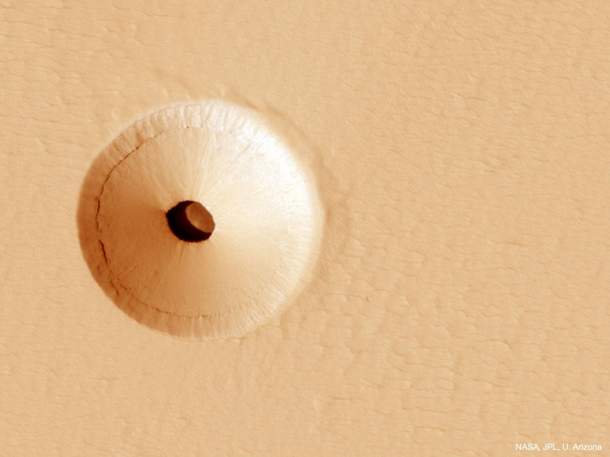 Глибина печери становить близько 28 метрів / фото: nasa.gov Глибина печери становить близько 28 метрів / фото: nasa.gov