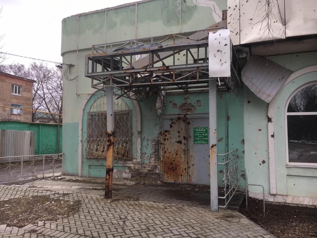 Еще один магазин в Первомайске, который в последнее время не работает / Фото Максима Калюжного