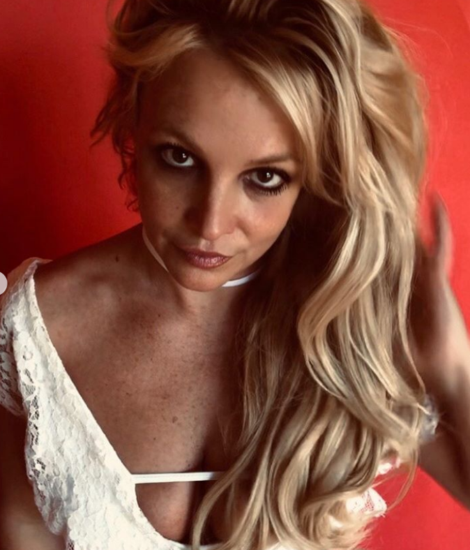 По словам Бритни, этот купальник остался ей от бабушки / instagram.com/britneyspears По словам Бритни, этот купальник остался ей от бабушки / instagram.com/britneyspears