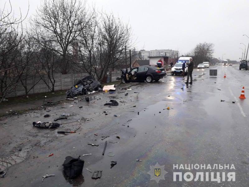 Авария случилась в пгт Любар на автодороге "Житомир - Черновцы" / фото zt.npu.gov.ua Авария случилась в пгт Любар на автодороге "Житомир - Черновцы" / фото zt.npu.gov.ua