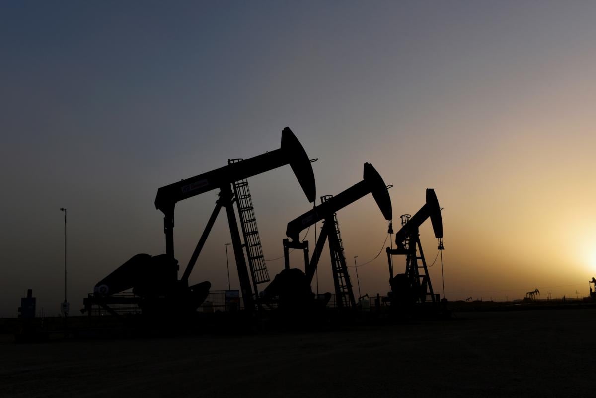 Цены на нефть упали ниже довоенного уровня