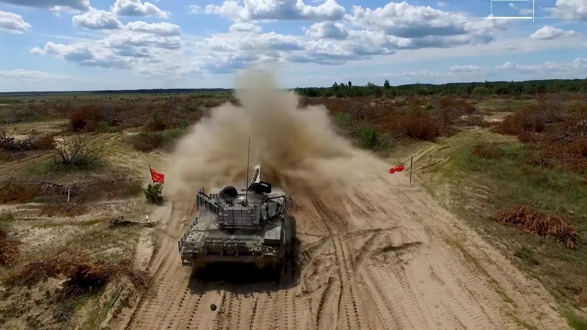 До ЗСУ за останній час було передано декілька десятків таких танків / скріншот з відео До ЗСУ за останній час було передано декілька десятків таких танків / скріншот з відео