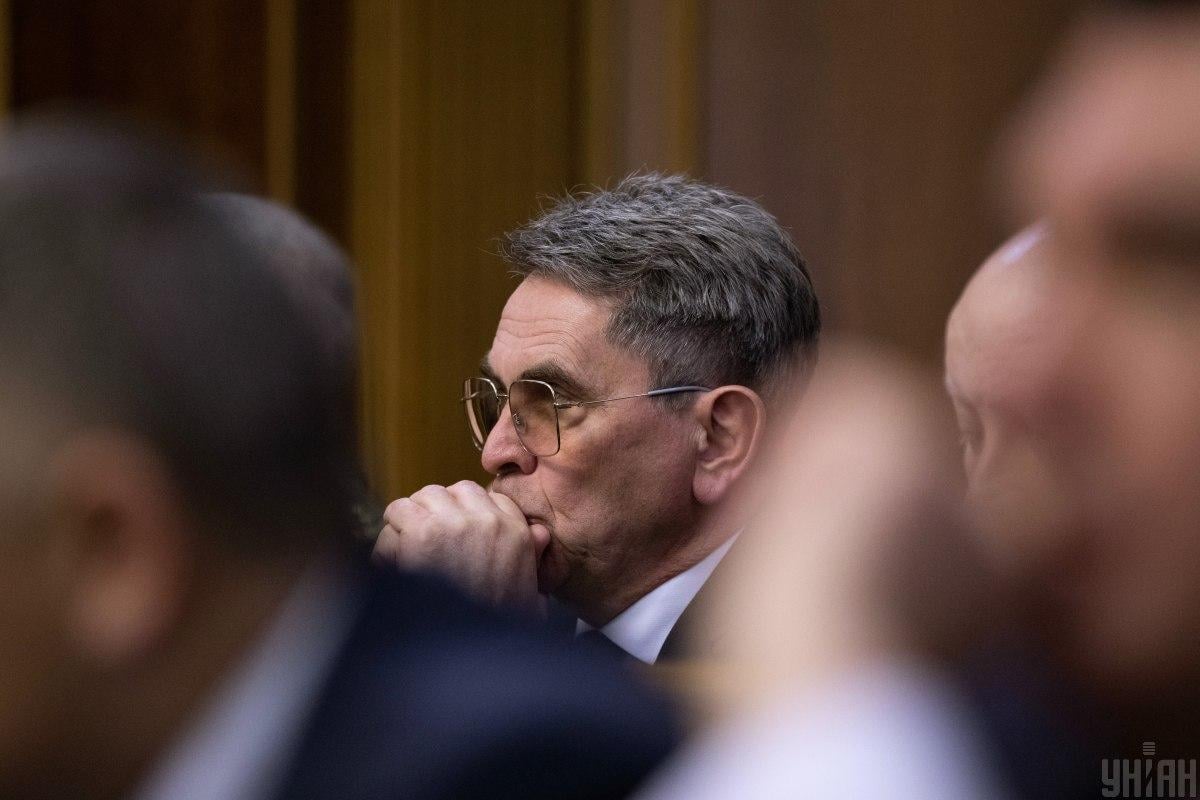Жена экс-министра Емца с доходом в 307 гривень хранит десятки тысяч долларов и евро, - расследование