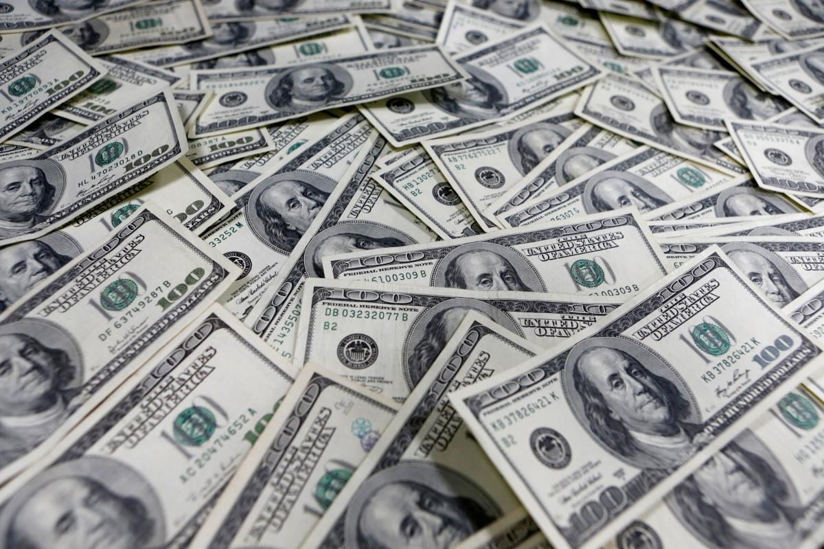 Щодо долара гривня ослабла / Ілюстрація REUTERS