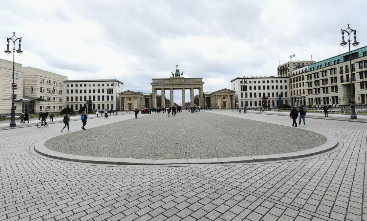 В Берлине запретили демонстрировать советские флаги на 8-9 мая / фото REUTERS