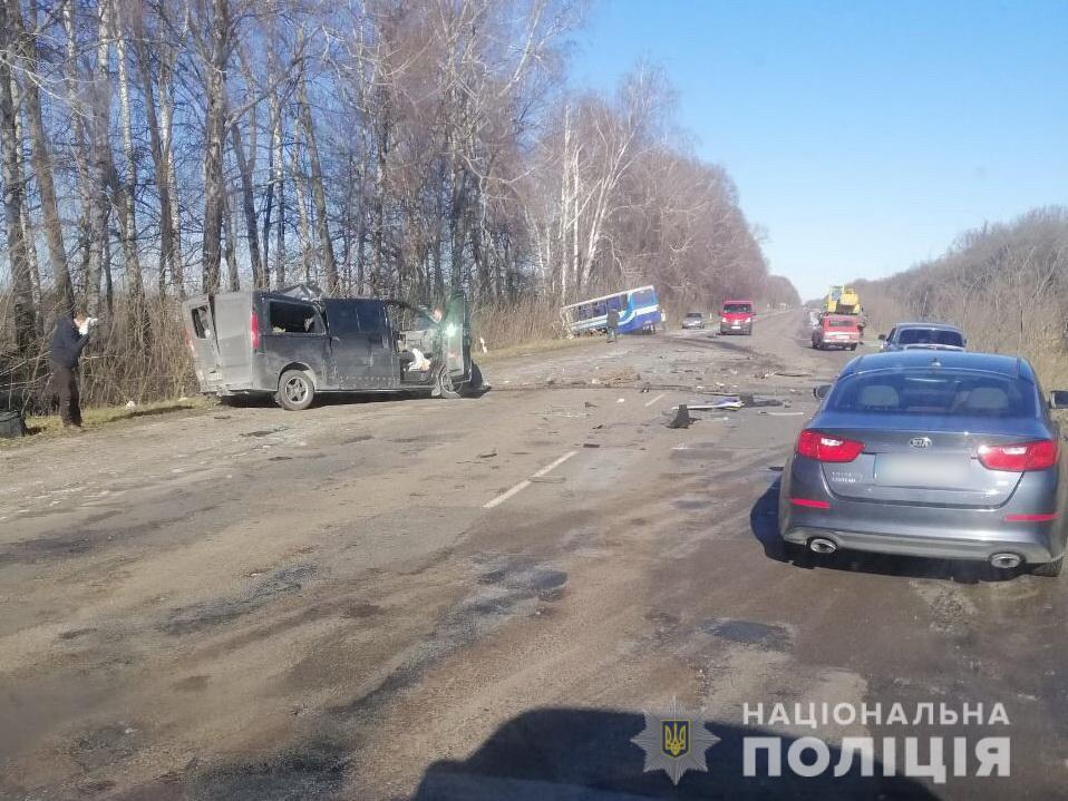У Сумській області внаслідок ДТП з автобусом загинуло троє осіб / фото Нацполіції У Сумській області внаслідок ДТП з автобусом загинуло троє осіб / фото Нацполіції
