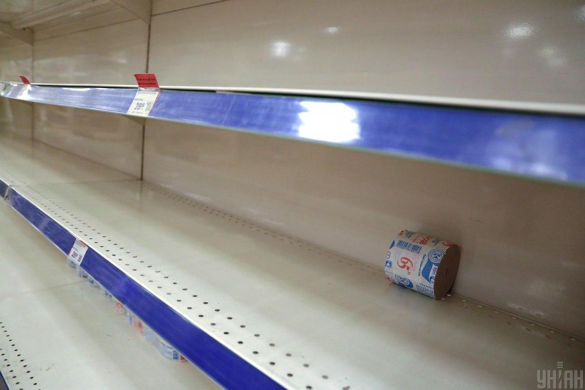 У розрізі товарних груп найбільше постраждали продовольчі мережі - 60% від збитків по галузі / фото УНІАН