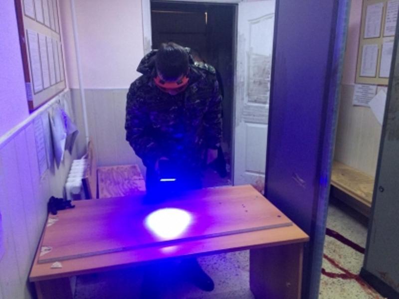 Злочинця затримали в під'їзді одного з будинків / sverdlovsk.sledcom.ru Злочинця затримали в під'їзді одного з будинків / sverdlovsk.sledcom.ru