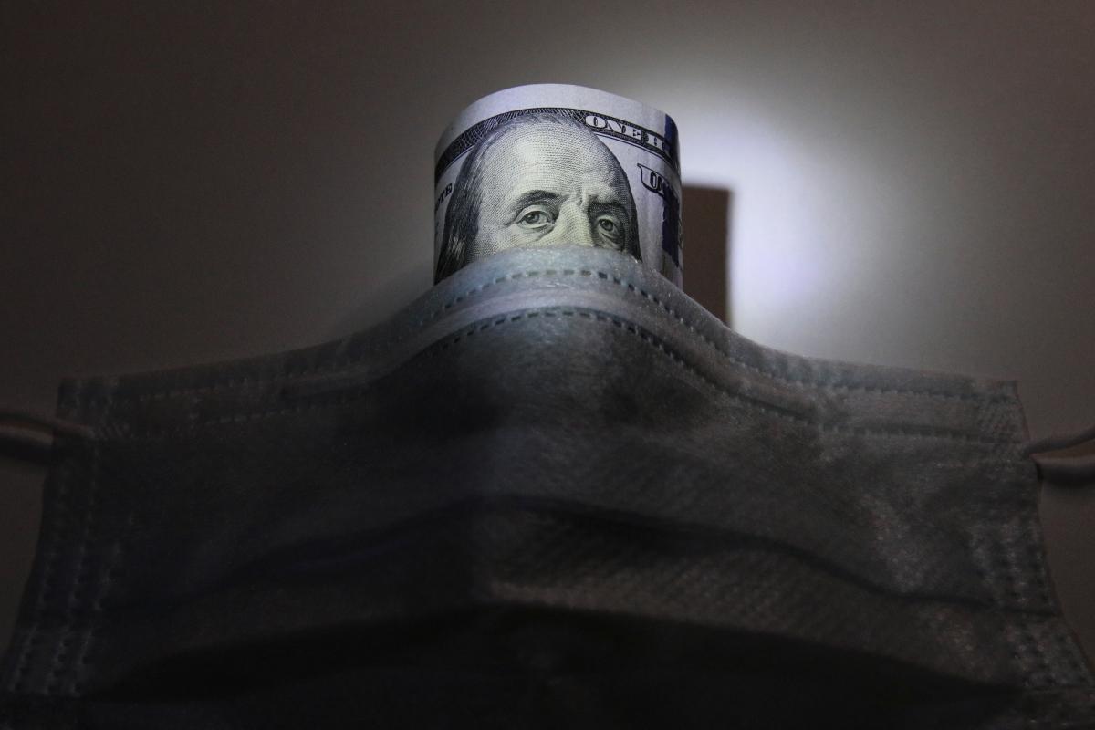 В украинских банках подорожает доллар, спрогнозировал аналитик / иллюстрация REUTERS