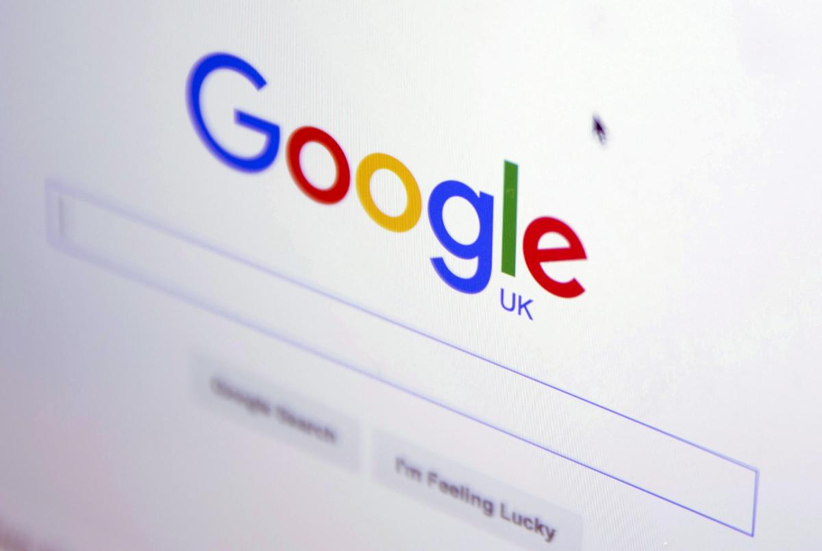 Google будет бороться с фейками об украинских беженцах / фото REUTERS Google будет бороться с фейками об украинских беженцах / фото REUTERS