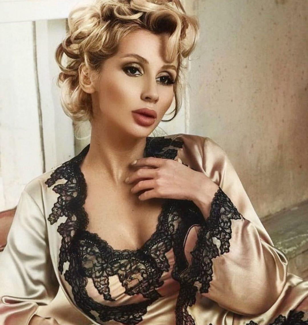 Видатні груди співачки на фото підкреслило декольте і елегантне мереживо / Instagram Світлана Лобода Видатні груди співачки на фото підкреслило декольте і елегантне мереживо / Instagram Світлана Лобода