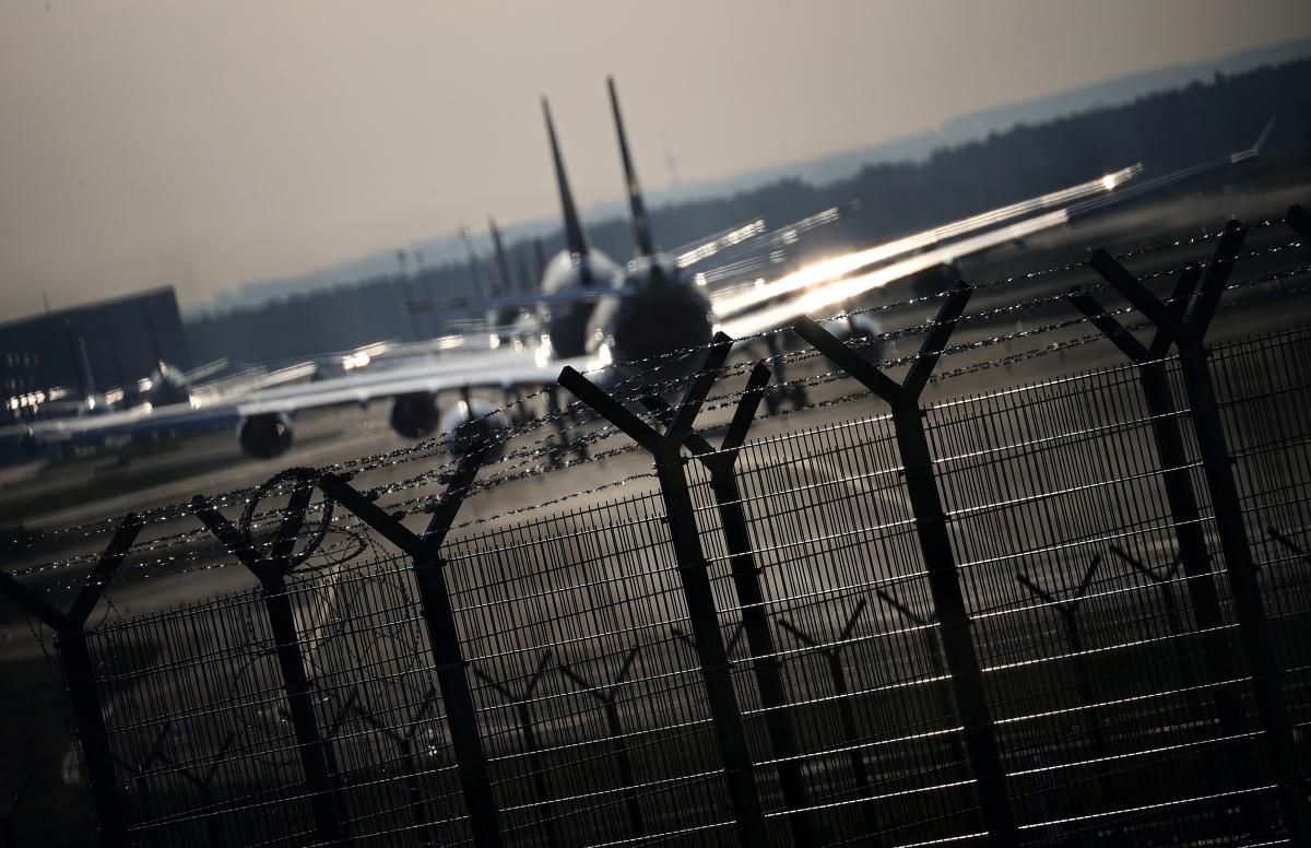 Женщине грозит тюрьма за ложное сообщение о минировании самолета / фото REUTERS