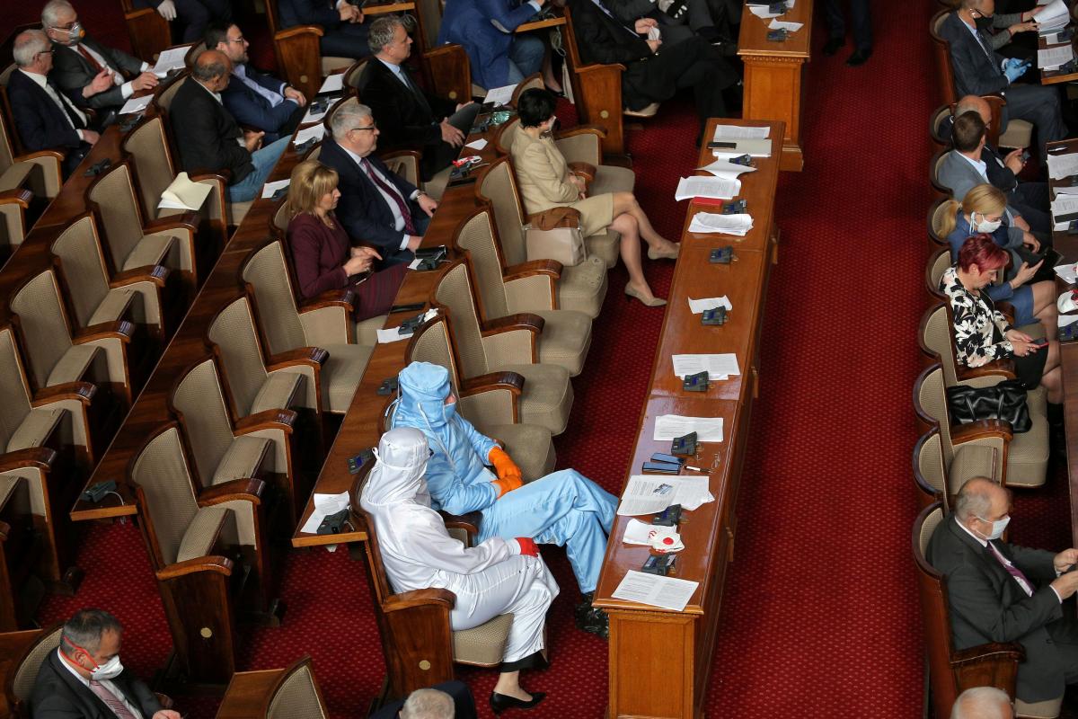 Парламент Болгарії дозволив залучити армію для дотримання карантину / REUTERS Парламент Болгарії дозволив залучити армію для дотримання карантину / REUTERS