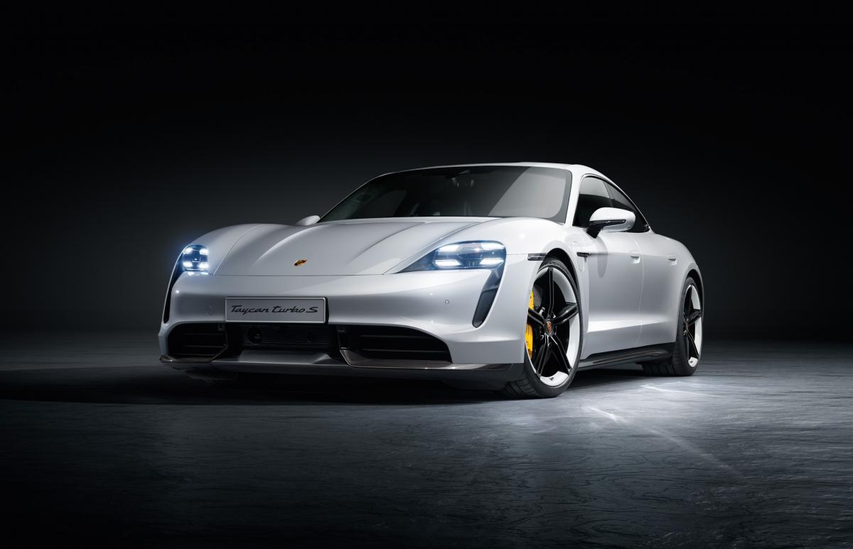 Перший електричний спорткар Porsche Taycan презентували онлайн через пандемію COVID-19 Перший електричний спорткар Porsche Taycan презентували онлайн через пандемію COVID-19