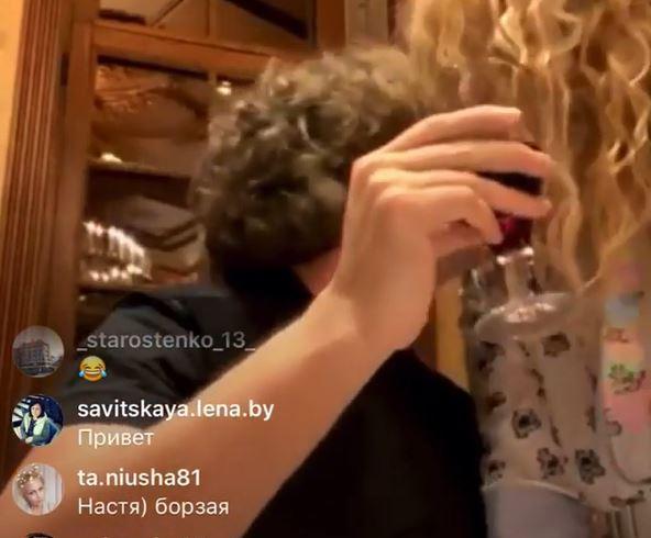 'Я бачила все': Пугачова та Галкін здивували витівкою у прямому ефірі (фото, відео) 'Я бачила все': Пугачова та Галкін здивували витівкою у прямому ефірі (фото, відео)