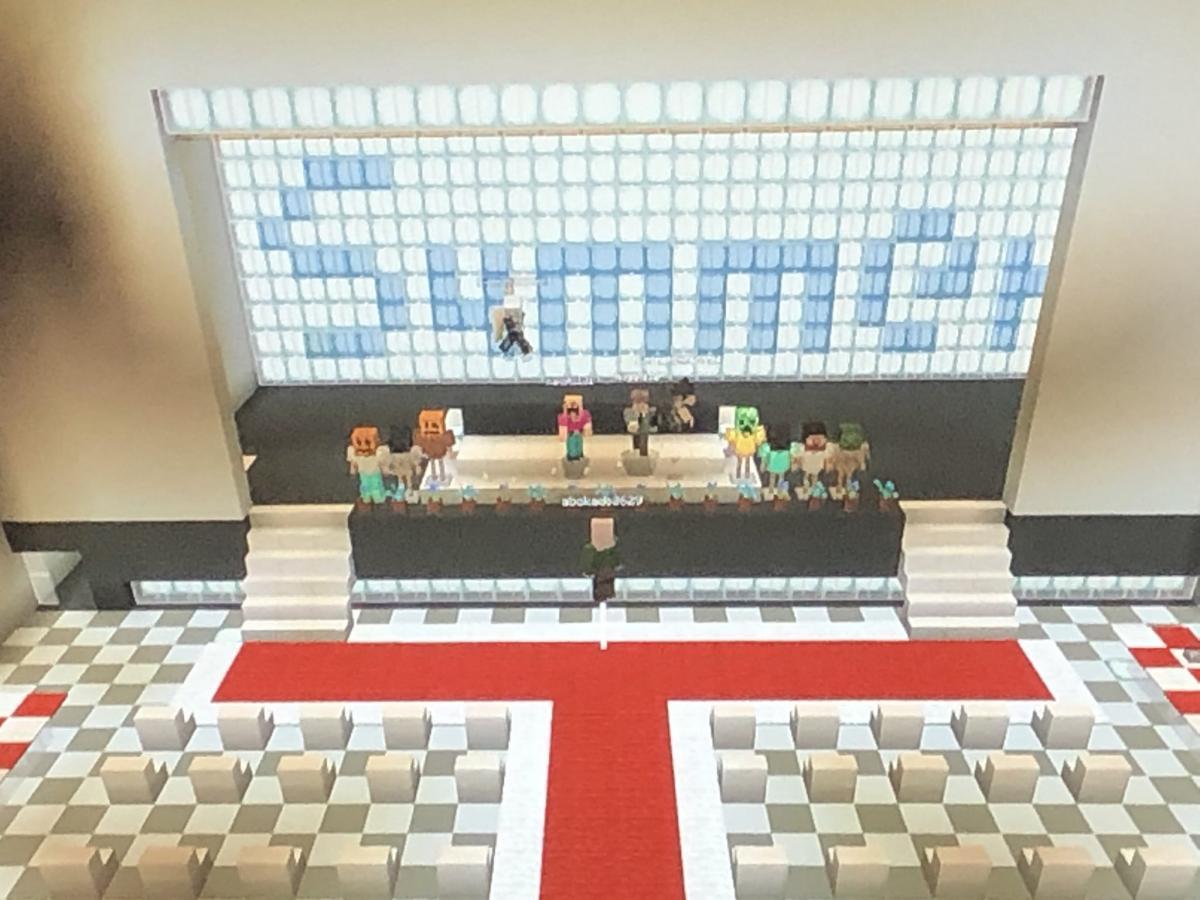 Японские школьники провели выпускной в Minecraft / twitter.com