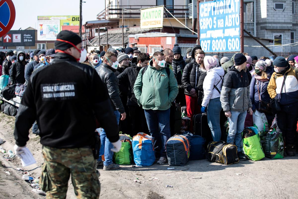 Українці на польсько-українському кордоні / REUTERS