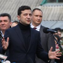 Из Китая эвакуируют еще двух украинцев - Зеленский