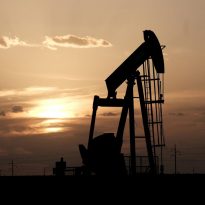 Reuters: Oil prices edge down as wary traders eye upcoming OPEC+ meeting