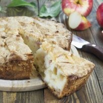 Ароматный пирог с яблоками: как приготовить вкусную домашнюю выпечку