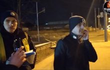 Во Львове пьяный водитель вызвал на помощь маму, попав в ДТП (видео)