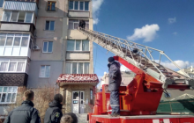 На Харьковщине мужчина угрожал выбросить 11-месячного ребенка из окна