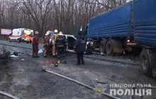 На Харьковщине грузовик протаранил легковушку: погибли четверо человек (фото)