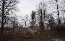 На Полтавщині виявили пам'ятник Леніну з двома отворами (фото)